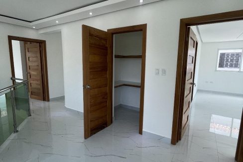 Casa en venta ubicada de 4 habitaciones en prado Oriental (5)