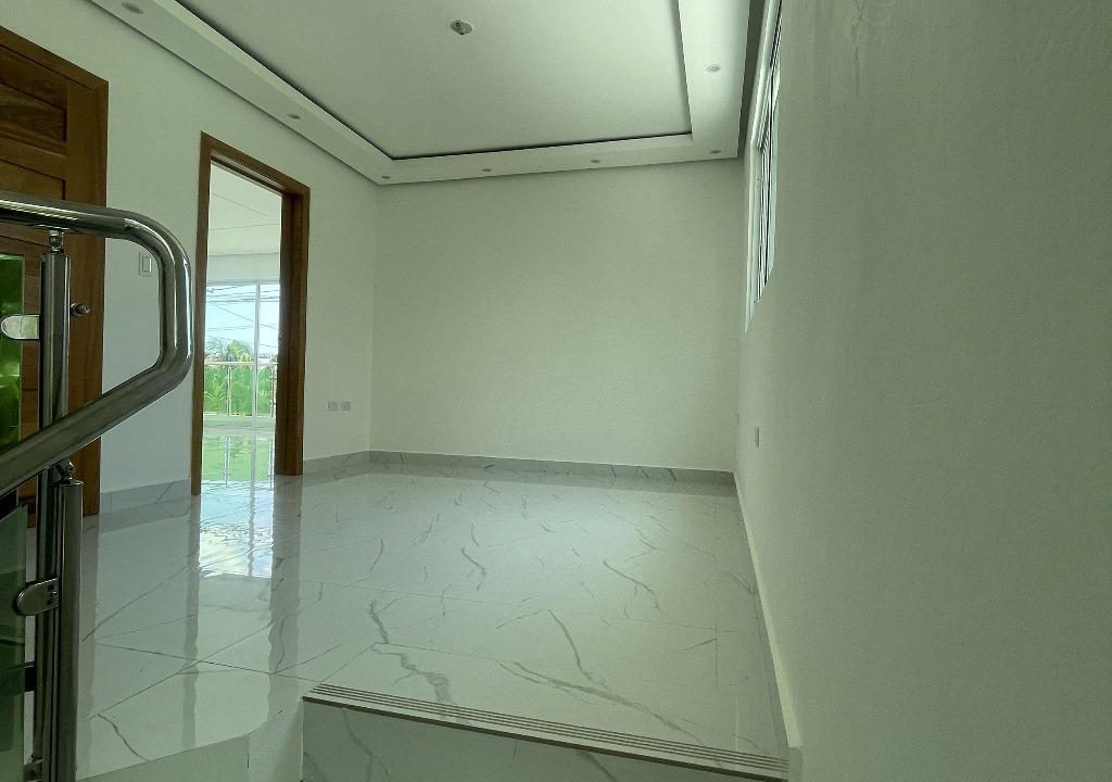 Casa en venta ubicada de 4 habitaciones en prado Oriental (6)
