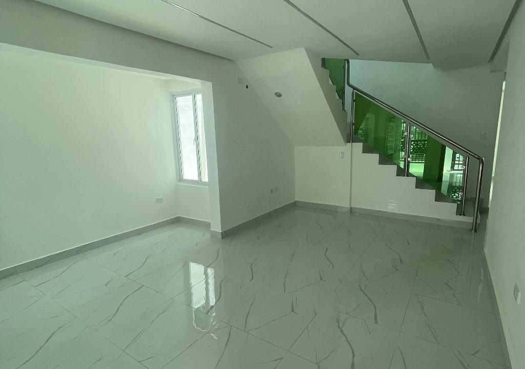 Casa en venta ubicada de 4 habitaciones en prado Oriental (8)