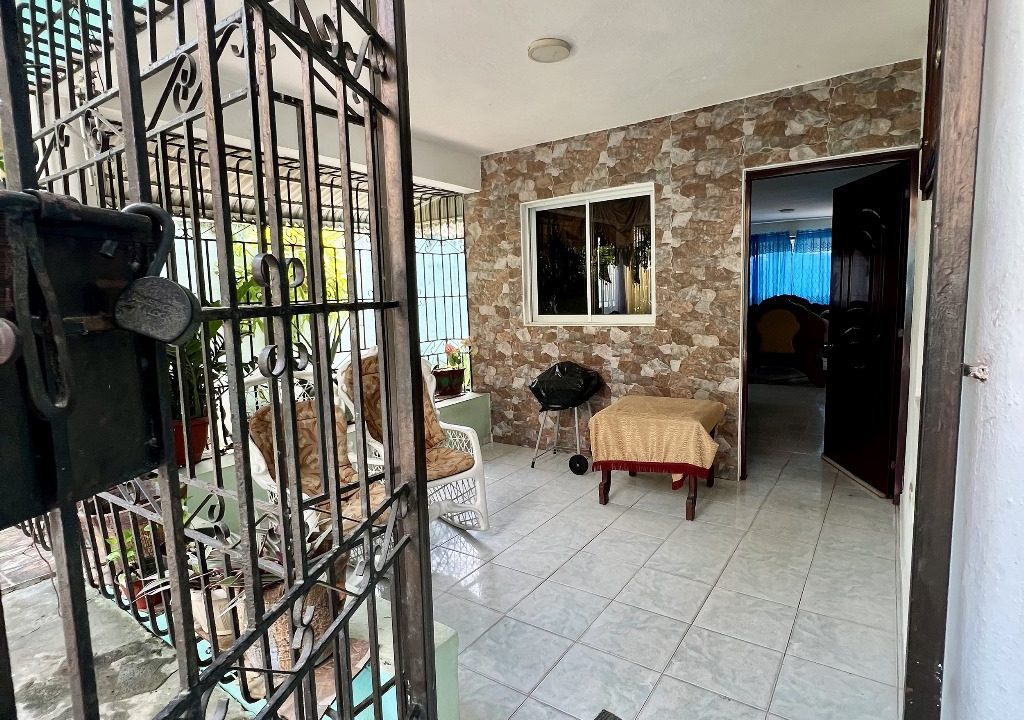 Casa en venta de 3 habitaciones Lucerna (25)